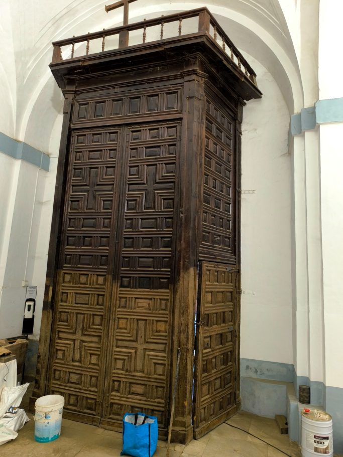Cancelas , Iglesia La Seca (Valladolid) Decapado cancelas de Iglesia en La Seca (Valladolid)